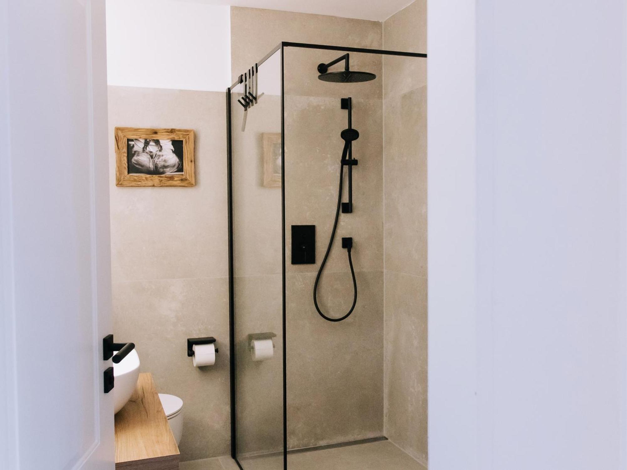 Die Karwendelsuite - 5 Sterne Fewo Mit Bestem Bergblick, Zentrumsnah & Ruhig Gelegen, Familienfreundlich Mittenwald Eksteriør billede