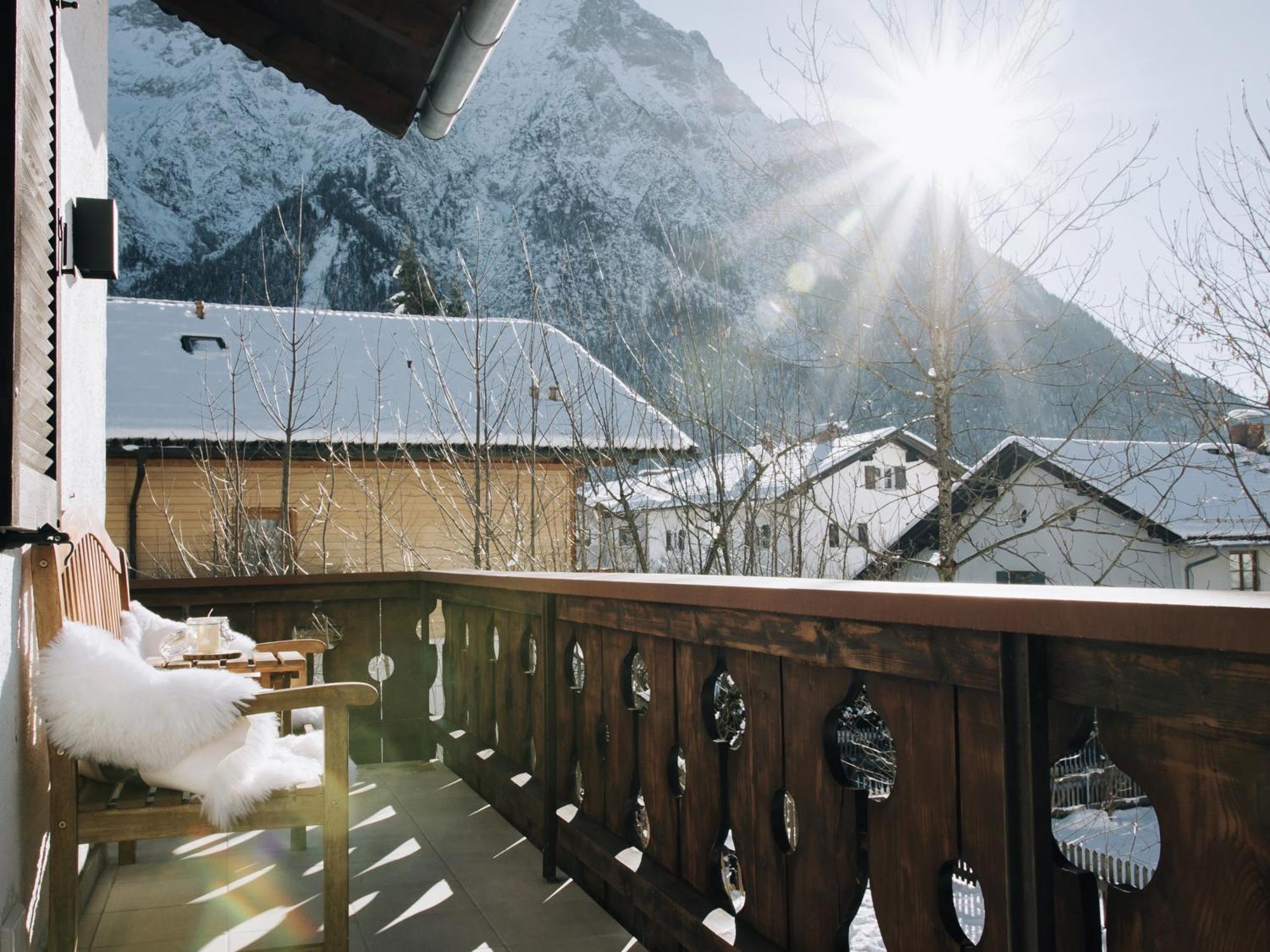 Die Karwendelsuite - 5 Sterne Fewo Mit Bestem Bergblick, Zentrumsnah & Ruhig Gelegen, Familienfreundlich Mittenwald Eksteriør billede