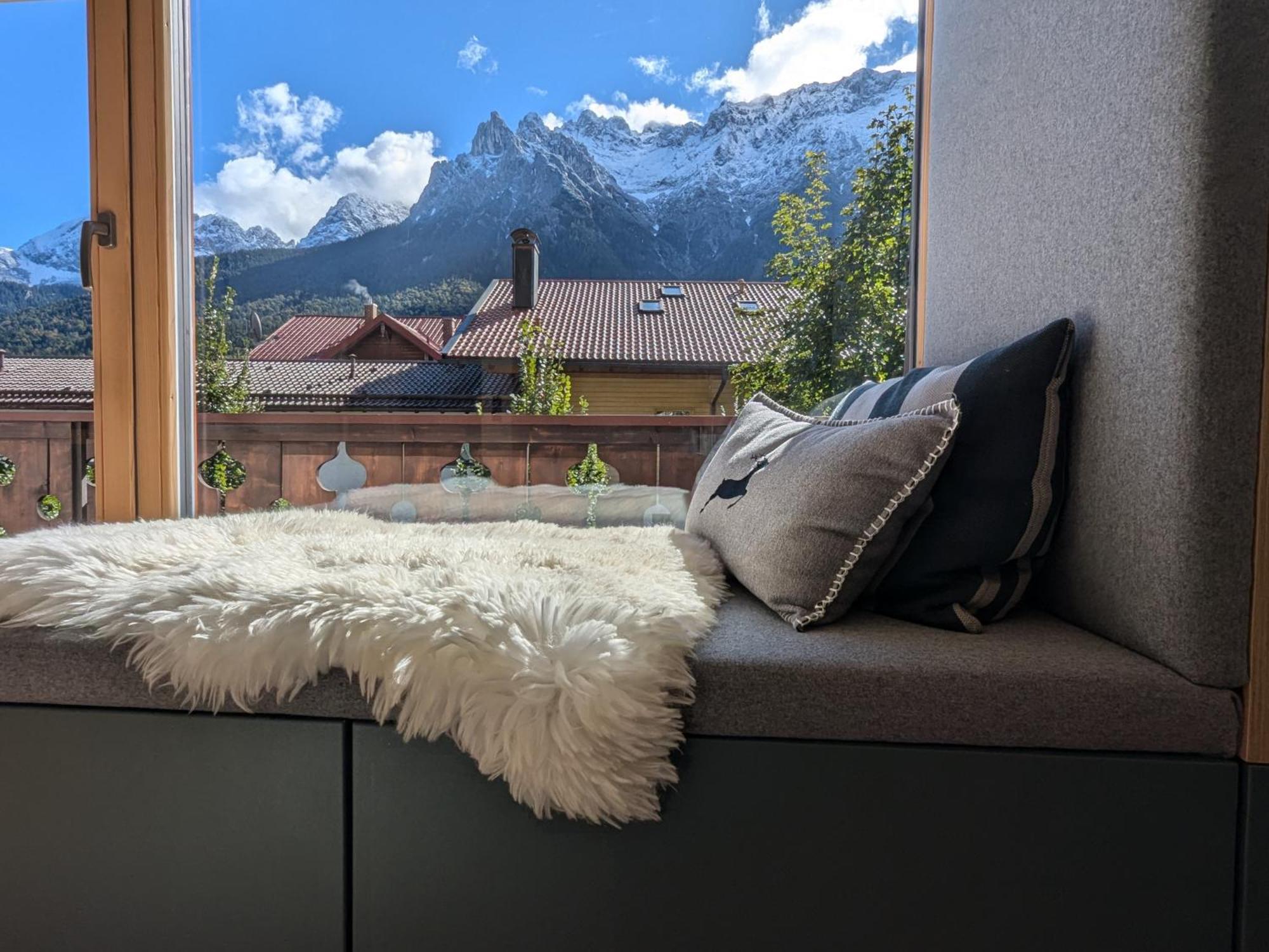 Die Karwendelsuite - 5 Sterne Fewo Mit Bestem Bergblick, Zentrumsnah & Ruhig Gelegen, Familienfreundlich Mittenwald Eksteriør billede